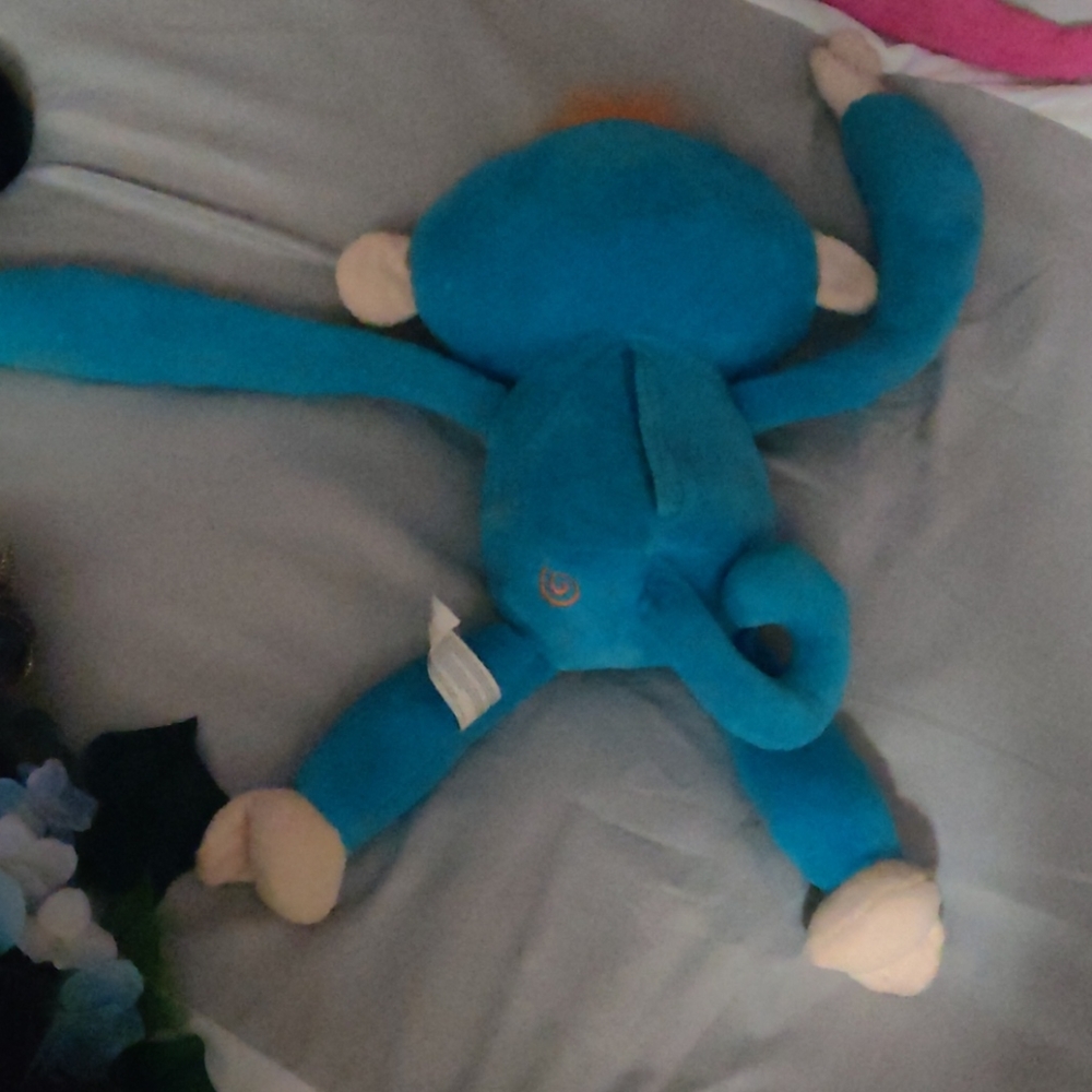 2 giant plush fingerlings - Picture 3 of 3